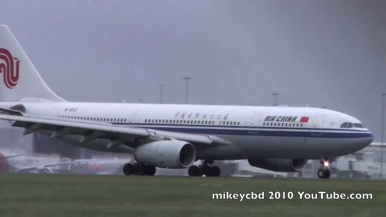 Reverse thrust Water Spray Air China BEIJING SHANGHAI  Flight CA177 Landing Melbourne  23OCT10