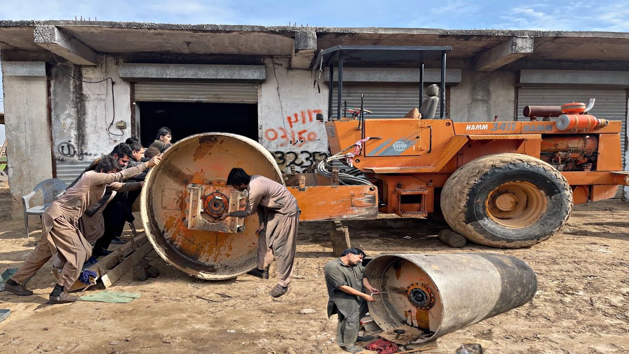 HAMM, The Road Roller Was Not Able To Run,The Road Roller Was Opened And Its Damage Was Removed