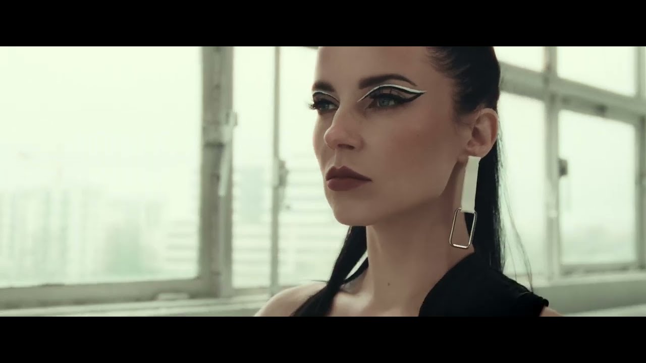 Joanna Dudkowska, Chuc Frazier - Mirrors [Official Music Video]