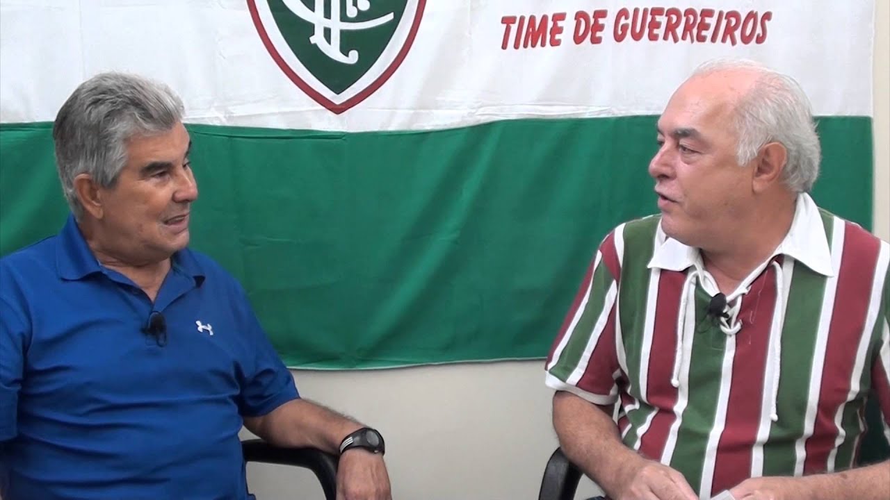 Robertinho: entre a grama dos campos e os bancos da escola escolheu a &uacute;ltima op&ccedil;&atilde;o.