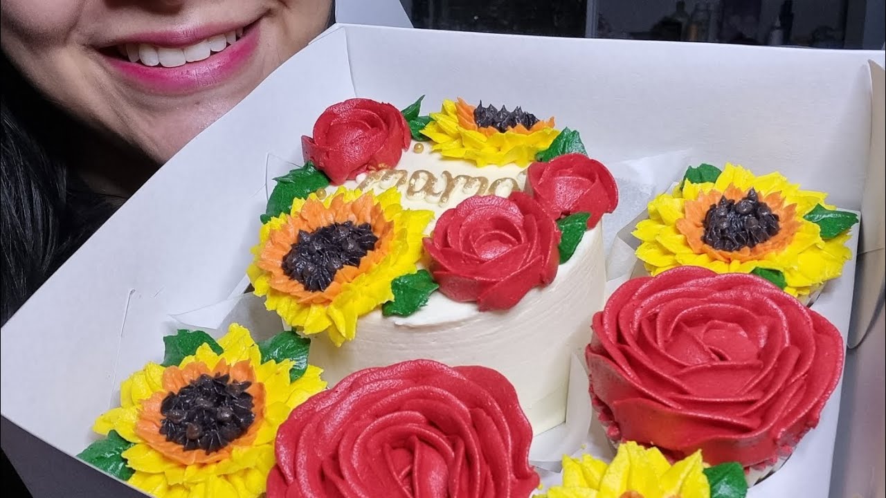ASMR comiendo Cupcakes decorados de día de la madre Argentina 💋