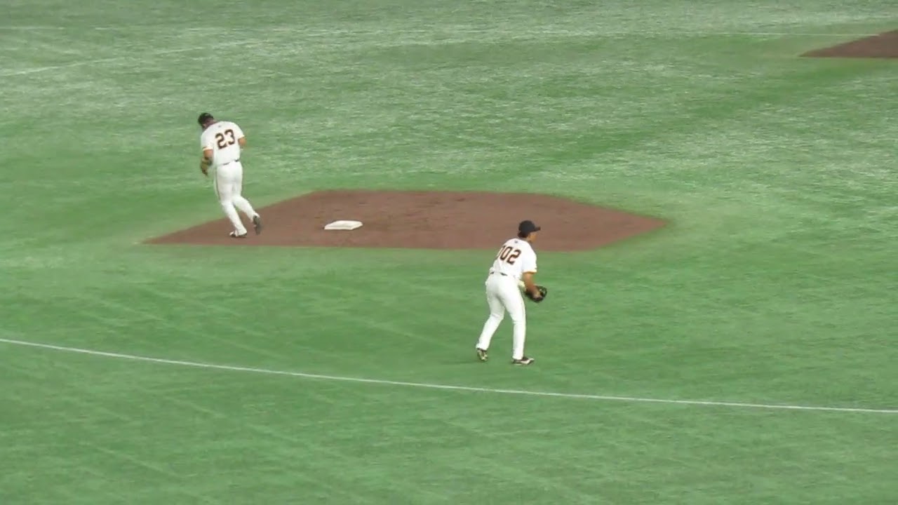 シートノック中の巨人 石塚裕惺と中田歩夢　2025年8月26日 読売ジャイアンツ対 楽天イーグルス イースタン