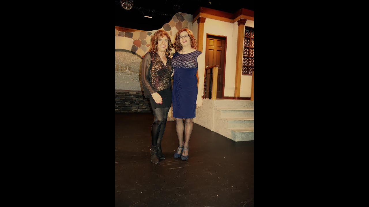 Crossdressers out to dinner theater