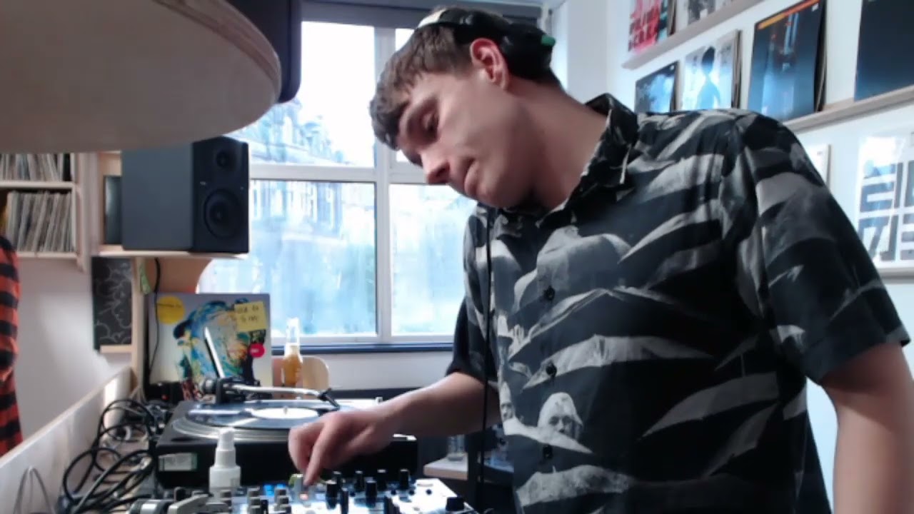 Diz Instore at 586 Records, Presented by UNITY & MEMEME Records