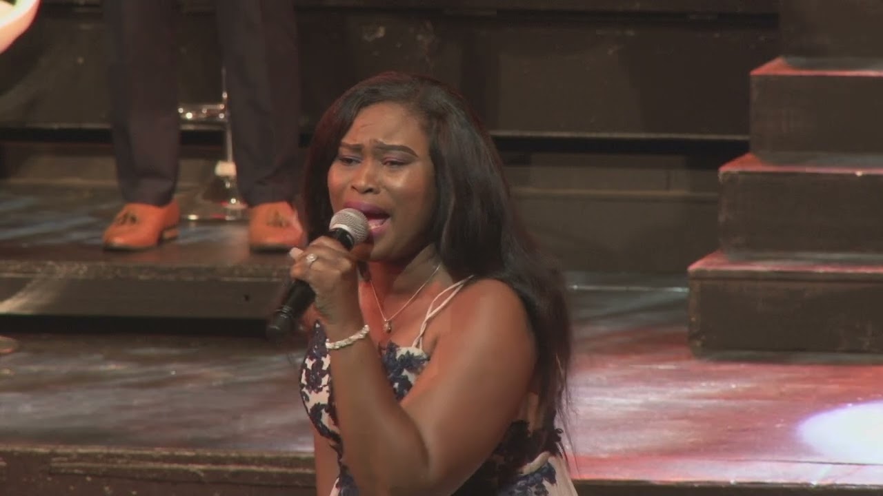 Tshwane Gospel Choir-Ngcwele (Live) ft Siphiwe Mokone