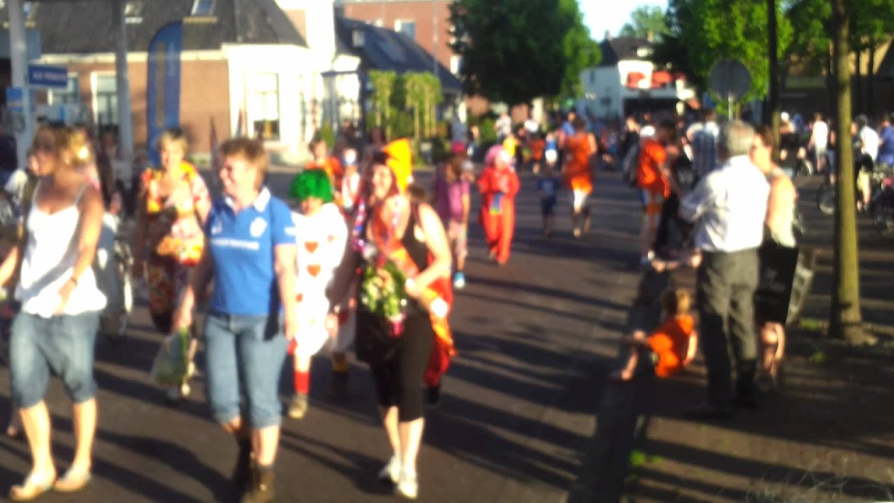 Intocht Avond Vierdaagse Gorredijk 24-5-12