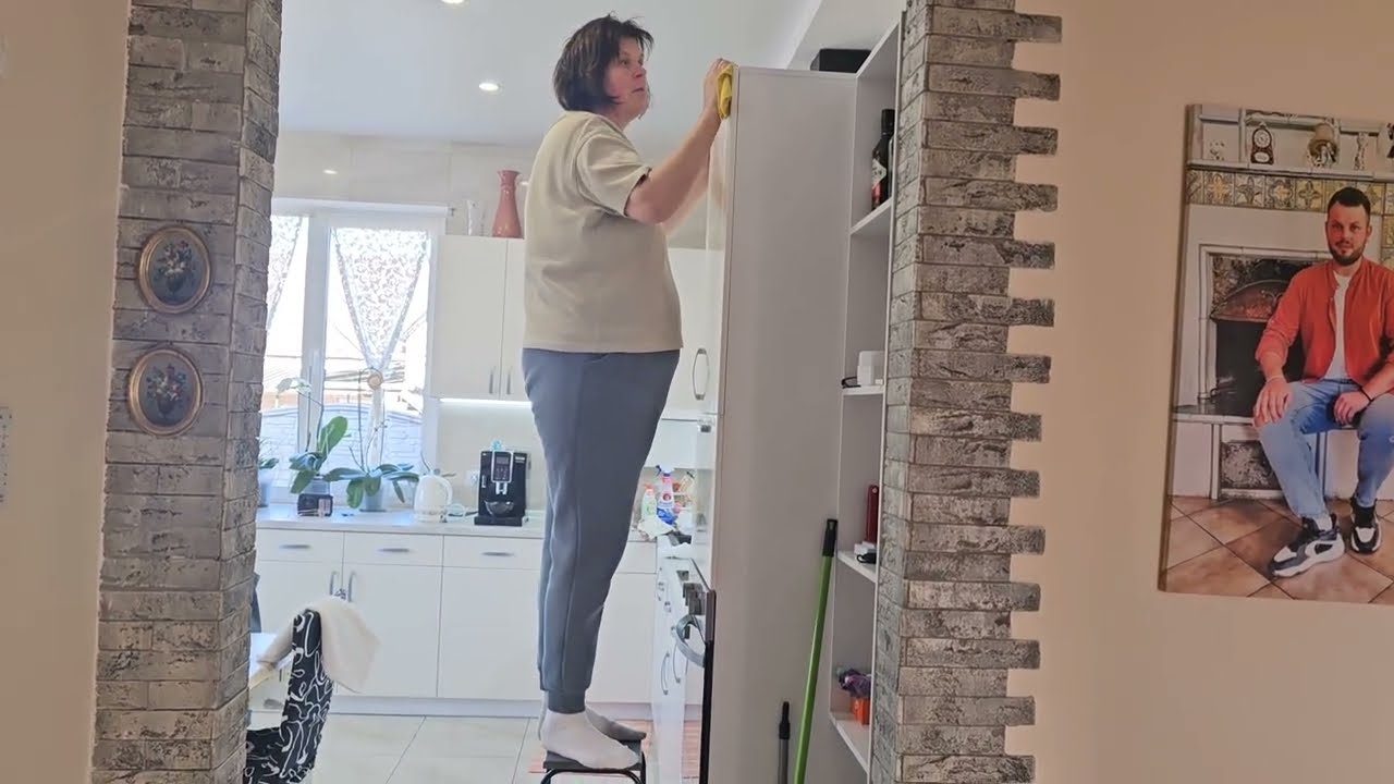 Светлана весь день на кухне.