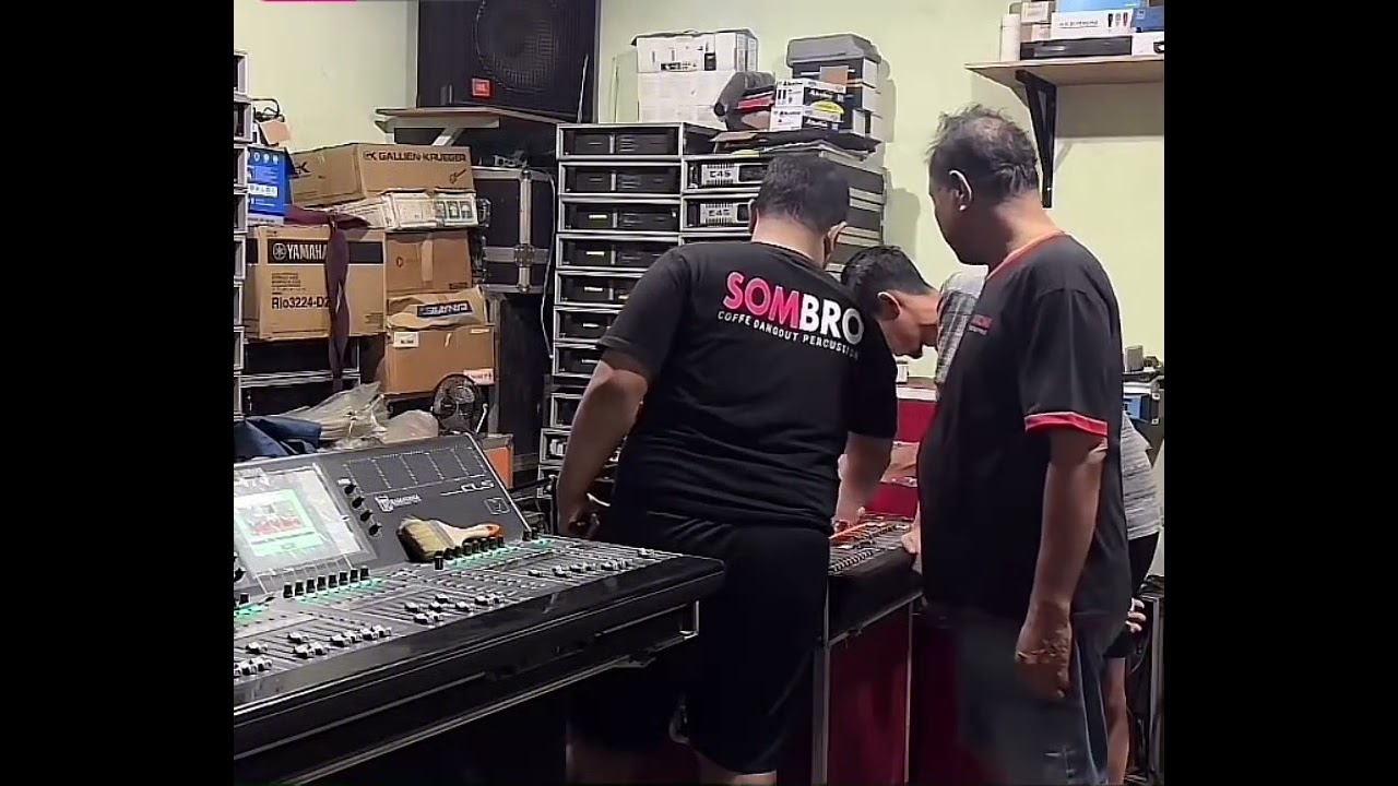 PEMANASAN 2  MIXER SETENGAH MILYAR RAMAYANA MUSIK SEBELUM TOUR KONSER DANGDUT