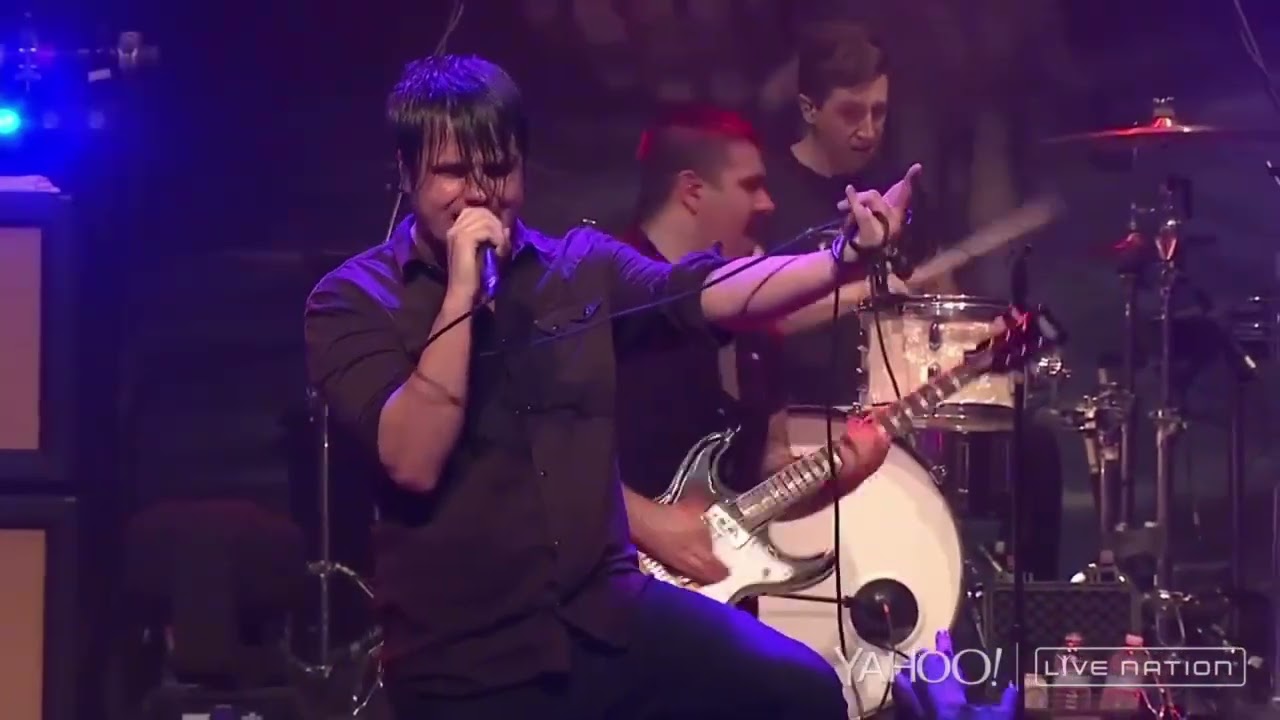 Silverstein - Your Sword Versus My Dagger (Live At DTW 10th Year Tour) (2015)