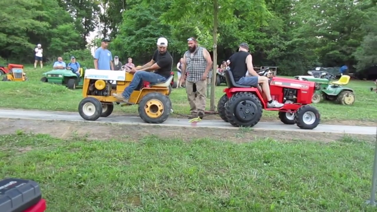 Garden tractor tug of war. Cub Cadet vs ingersoll vs John Deere vs Wheel Horse vs Allis Chalmers