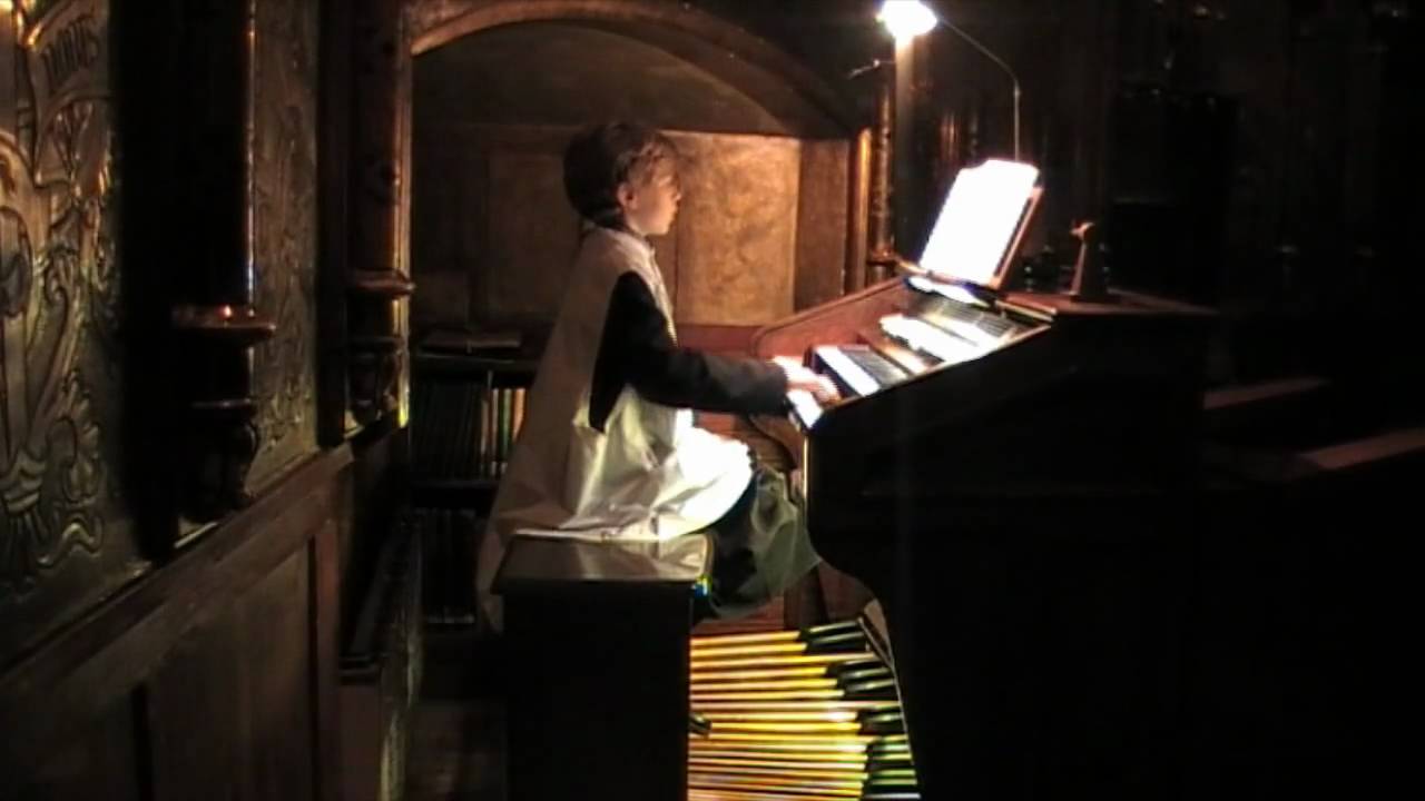 Escolania de Montserrat: Bach's Prelude and Fugue in B flat major