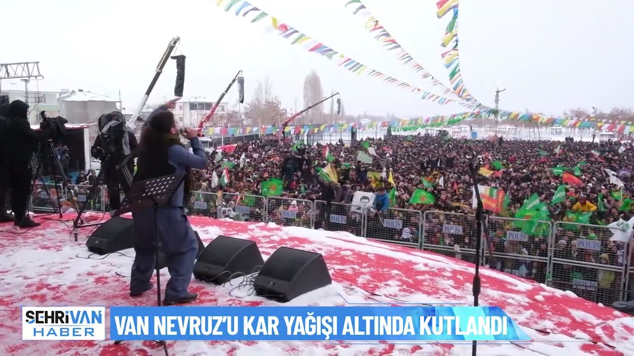 Van Nevruz’u kar yağışı altında kutlandı