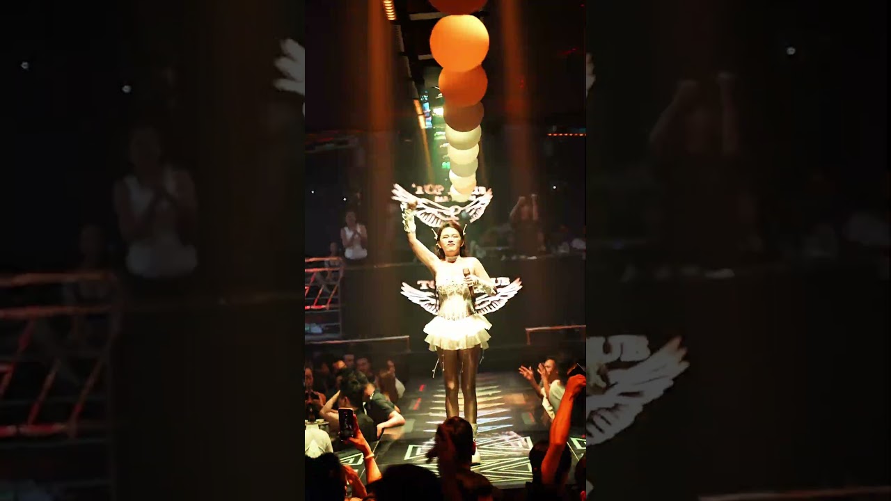 Góc quay cực đẹp của idol TUỆ NY biểu diễn bài KỆ NHẮM MẮT YÊU LUÔN tại TOP TV ĐÀ NẴNG