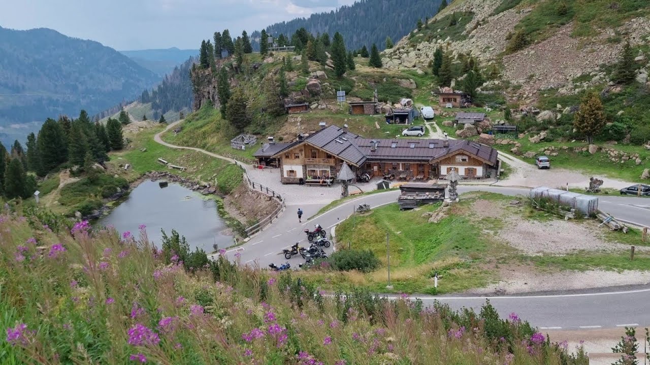 2024-09-03 8  Passo Manghen (I) - Ad en Anke motorvakantie Dolomieten