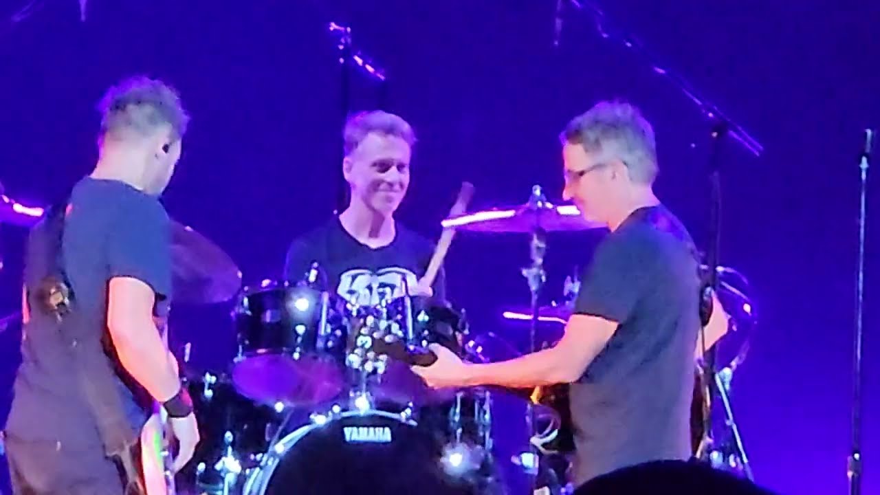 Momma-Son Trilogy(Once-Alive-Footsteps), Setting Sun 4k 5/10/24 Pearl Jam moda Center, Portland, OR