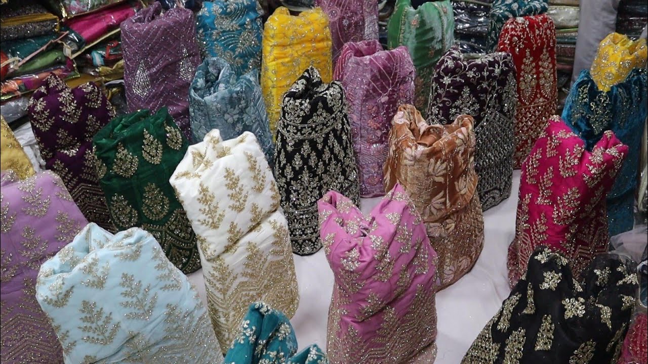 Свадебные лехенги (традиционные индийские свадебные платья) от Sowcarpet Shopping (750 рупий).