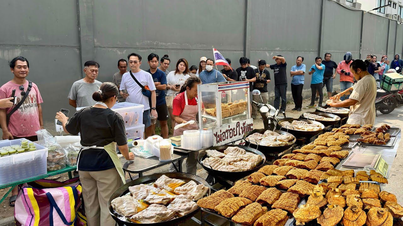 Long Queue Before Opening! Making 400 Kg of Golden Crispy Pork Belly & Leg | Thai Street Food
