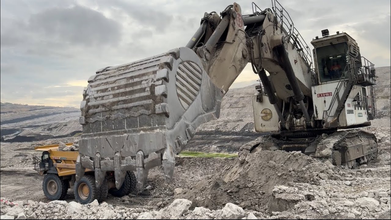 I love it Liebherr 9350 Exc just 3 bucket || payload full 120 Tons