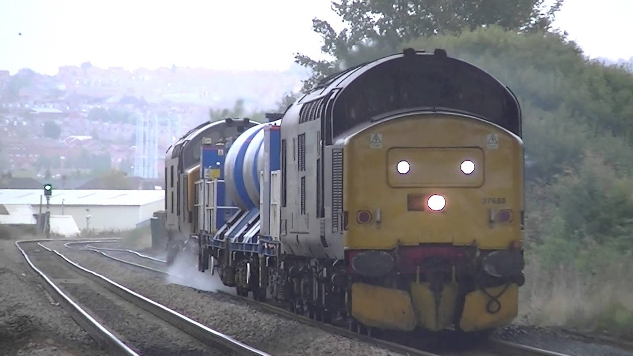 Direct Rail Services 37688 and 37409 Rail Head Treatment Train passing MetroCentre