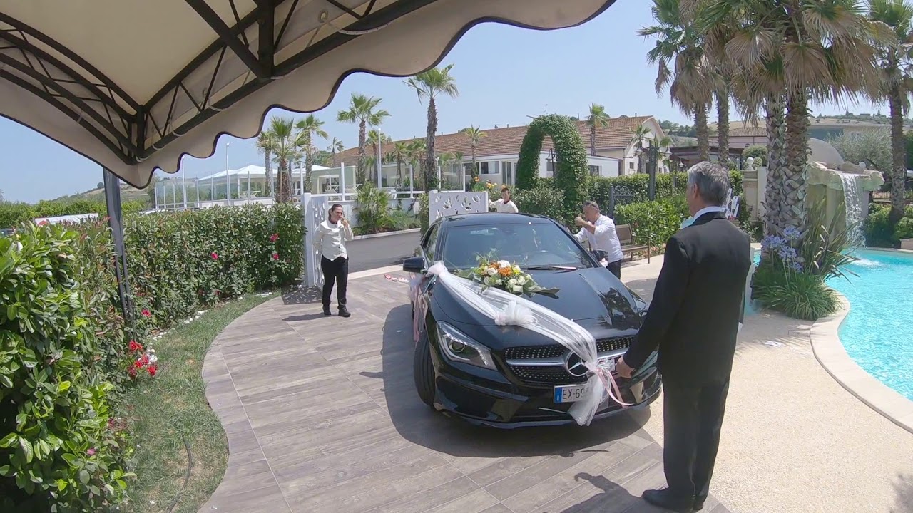 Arrivo degli Sposi al Ristorante con accoglienza Musicale Esterna - Francesco Barattucci Shownan -