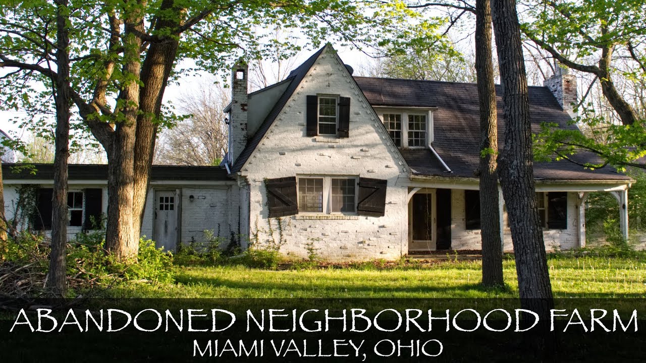 Exploring a Creepy Abandoned Neighborhood Farm in Ohio | 3 Houses