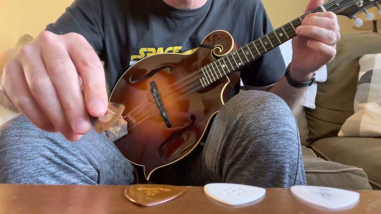 Mandolin pick comparison (Thijs van der Harst 1.5mm, Wegen TF140, Blue Chip CT55, D’Addario casein)