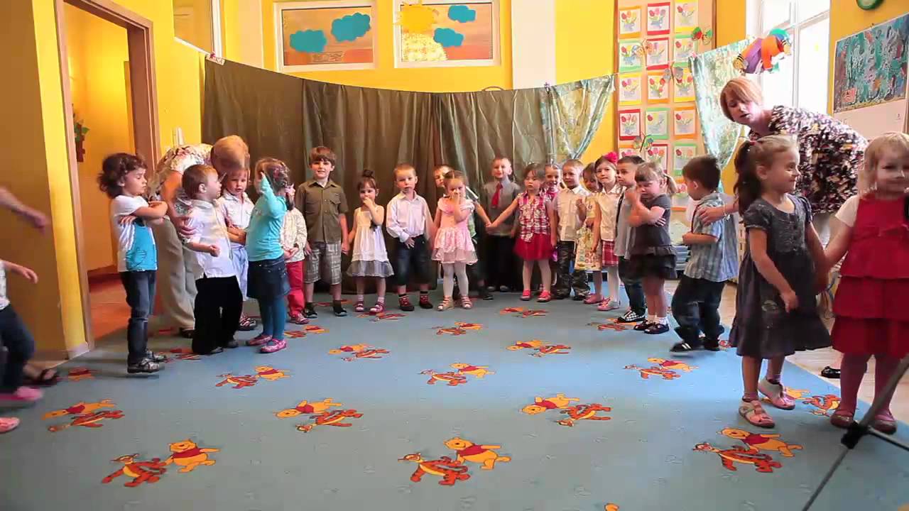 DZIEŃ MAMY I TATY przedszkole BAJKOWY DWOREK TORUŃ 2012 gr. PSZCZÓŁKI