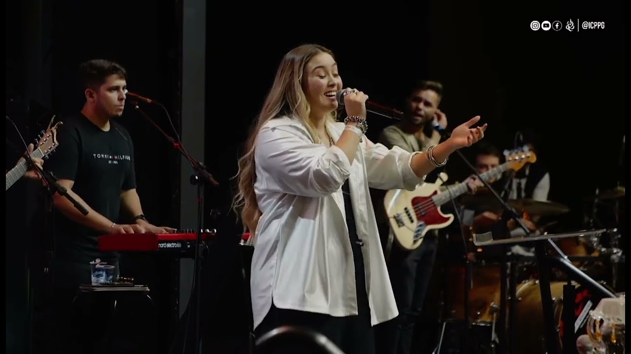 A terra clama + Santo pra sempre (ministração) Milena Amorim