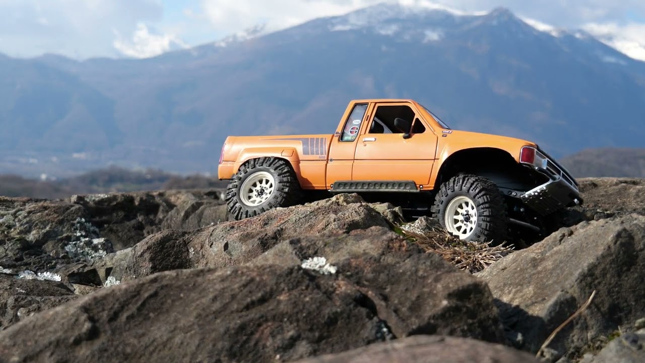 Hilux xtracab low crawl.
