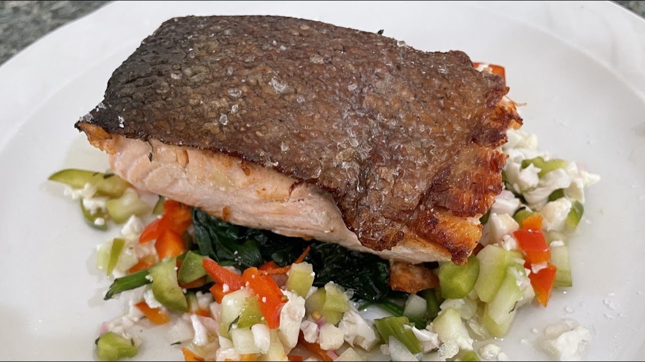 Salmón con Piel Crujiente (Crispy Skin Salmon) - Big Green Egg (Kamado Grill)