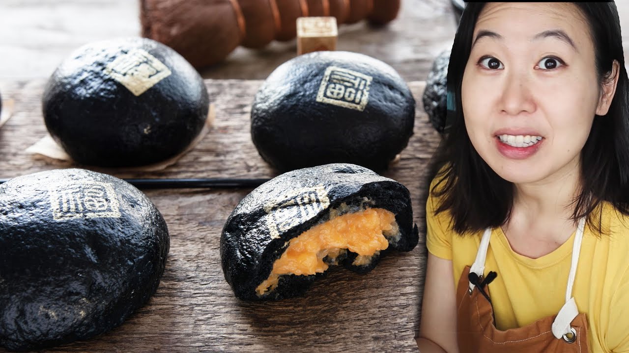 CHARCOAL BUNS WITH PUMPKIN CUSTARD FILLING | VEGAN
