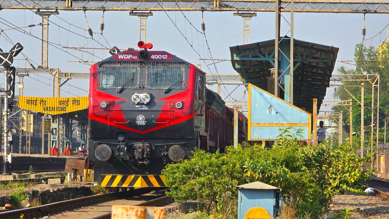 40012 TKD WDP-4B SHANTI GHOSH +40013 TKD WDP-4B SUNITI CHOWDHURY LIVERY HAULING MAHARAJA EXPRESS