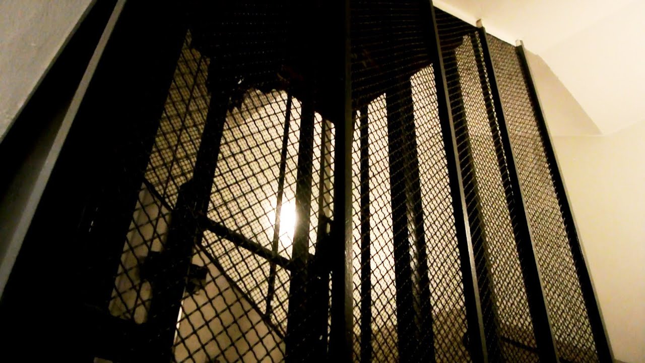 1970's Siemens traction elevator in old cage shaft @ Kungsholmsgatan 15, Stockholm, Sweden