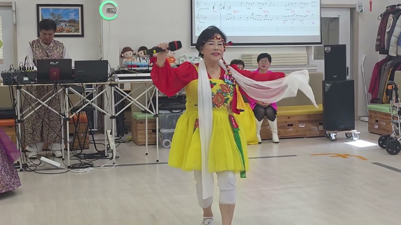 훨훨훨  김용임 ᆢ효경 복지센타에서  ~^^