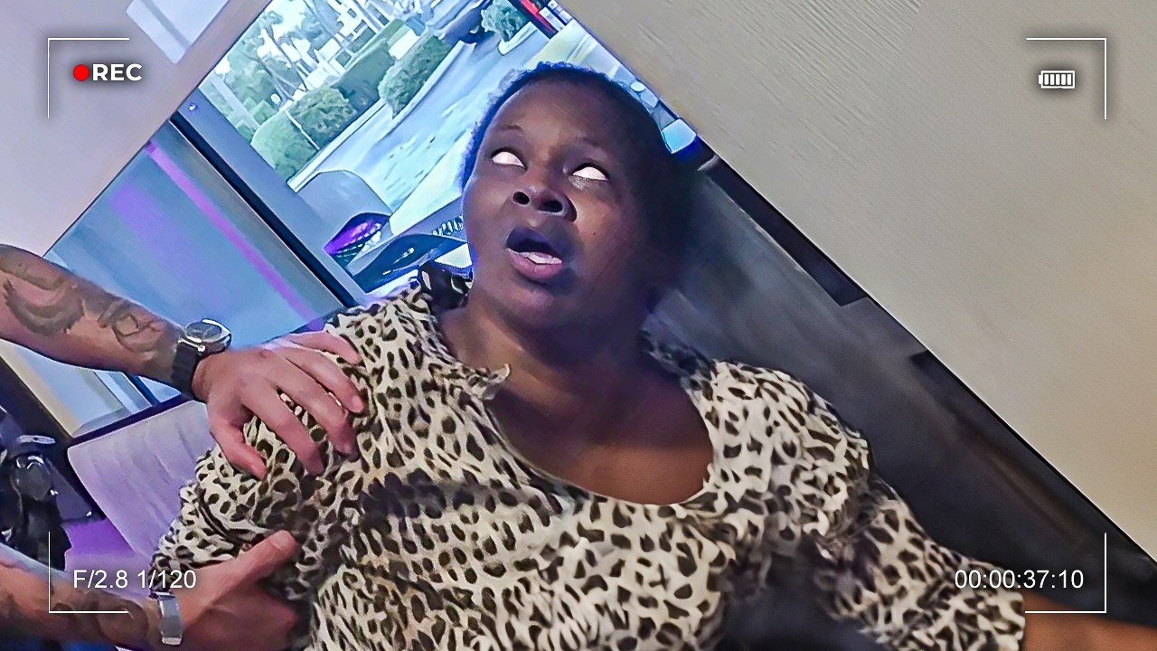 Woman Loses Her Mind While Being Arrested