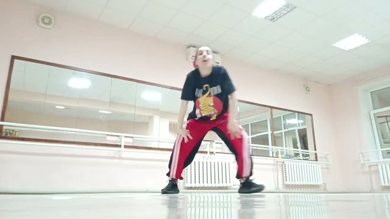 Hiphop improv. Танцую под Медвежью лапку by  @wek1ng 