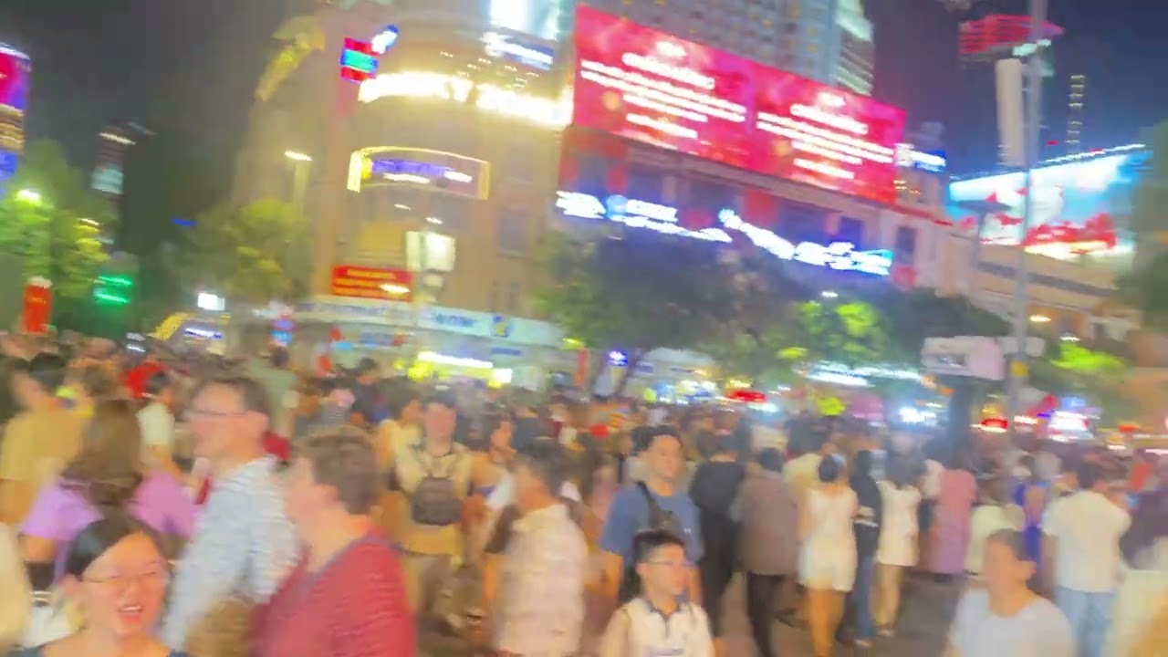 Mùng 2 tết phố nguyễn huệ