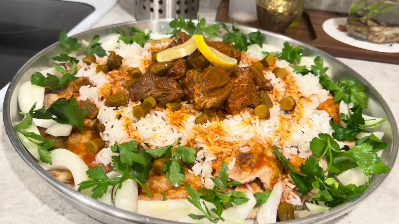 دليمية بامية  عراقية وخبز حار  من مطبخ نوتة