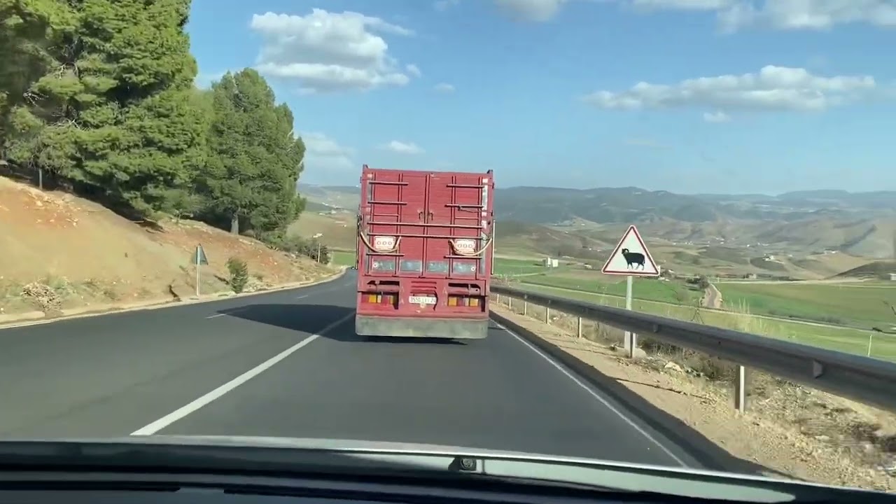 الطريق إلى الأطلس المتوسط بالمغرب Sur les routes du Moyen Atlas #Maroc