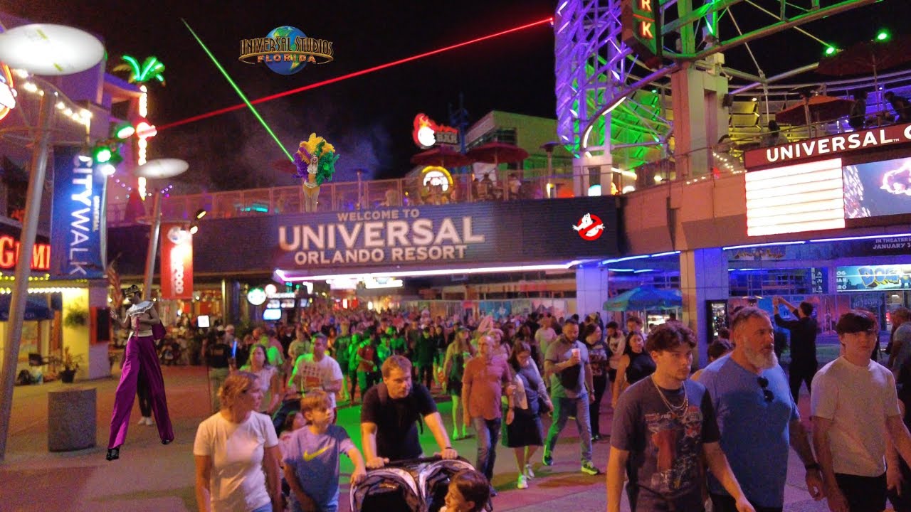 CityWalk at Night: Crowds, Clubs & a Bob Marley Celebration!