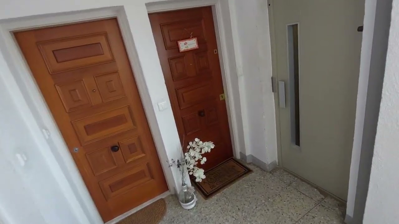 Omega lift in a building Roma 17