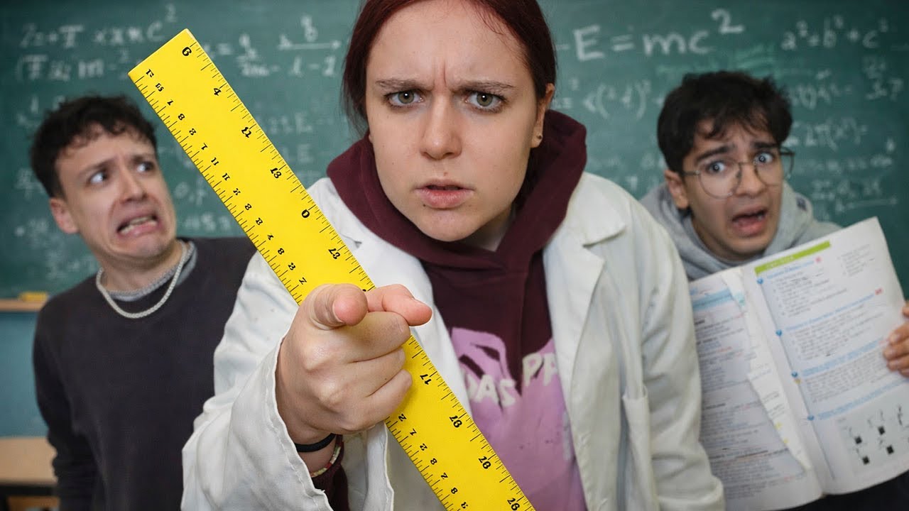 LILY DOIT REMPLACER LE PROF ! ELLE EST MÉCHANTE ! - PINK LILY 