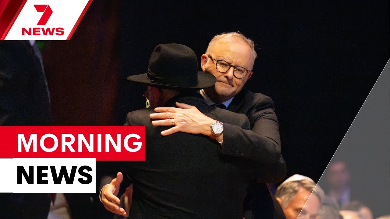Albanese apologises to Jewish community, Gunman at large after killing three in Central West | 7NEWS