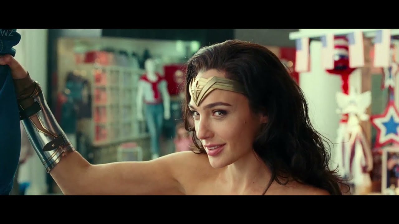 Mujer Maravilla 1984 Asalto al Centro Comercial Espa&ntilde;ol Latino