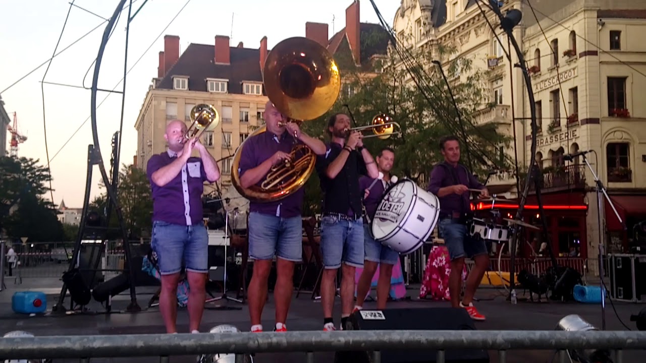 Carnaval de Valenciennes fêtes de binbin 2018 Toeter Nog Maar Een