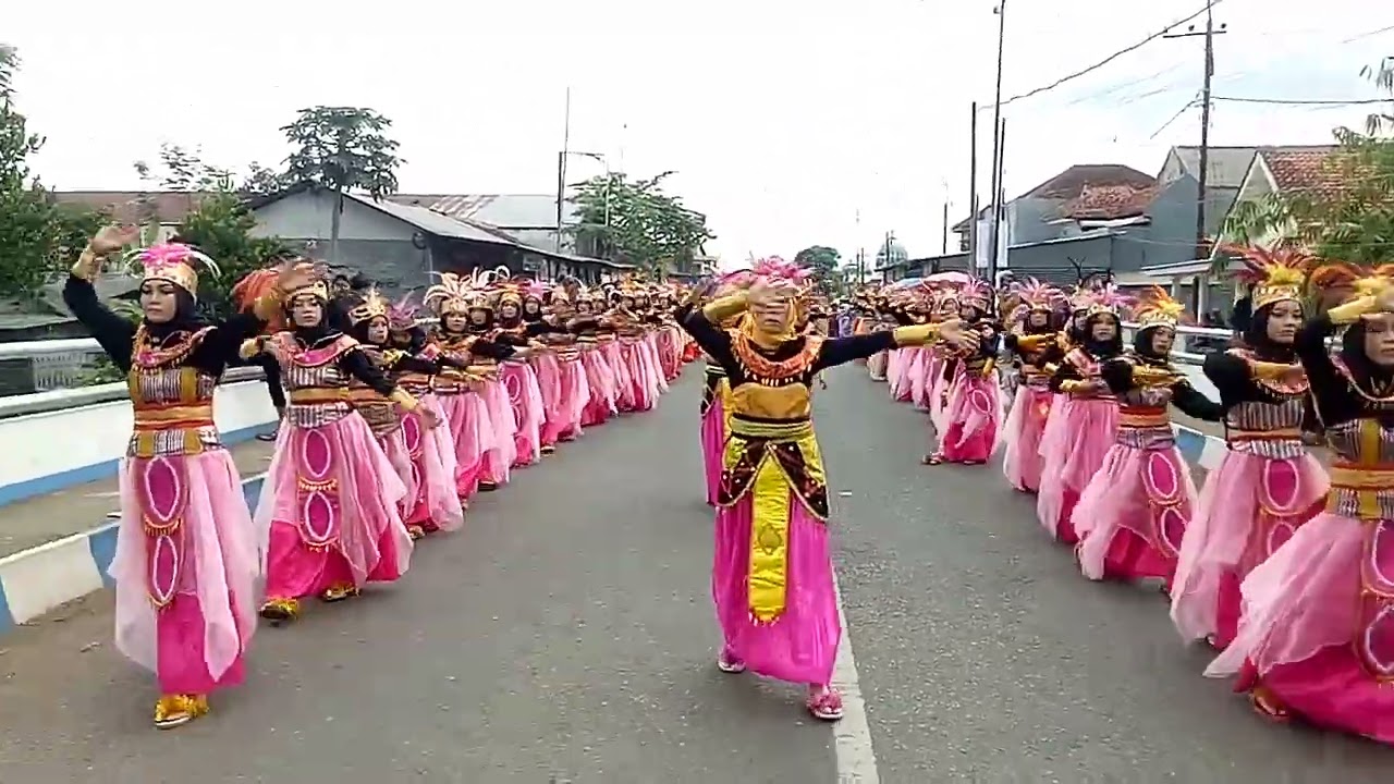 Tari Kolosal MTsN 8 Jember ~ Ojo di Bandingke.
