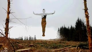 The sculptor behind the &lsquo;invisible statues&rsquo;