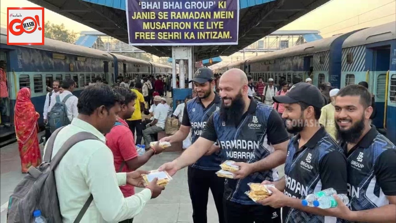 FREE SEHRI BY BHAI BHAI GROUP AT WADI JUNCTION: 10 YEARS OF SERVING HUMANITY