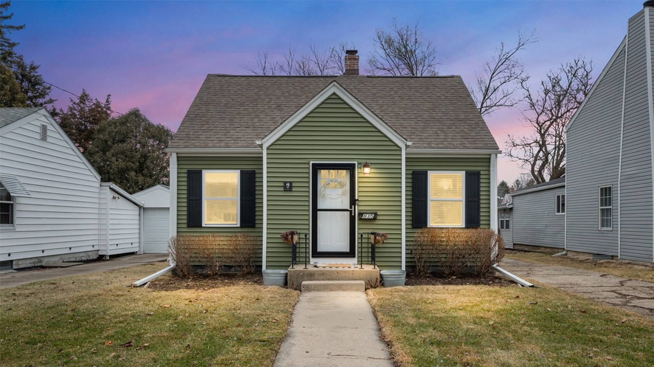 Cinematic house tour of 835 Albert Ave, Sycamore IL