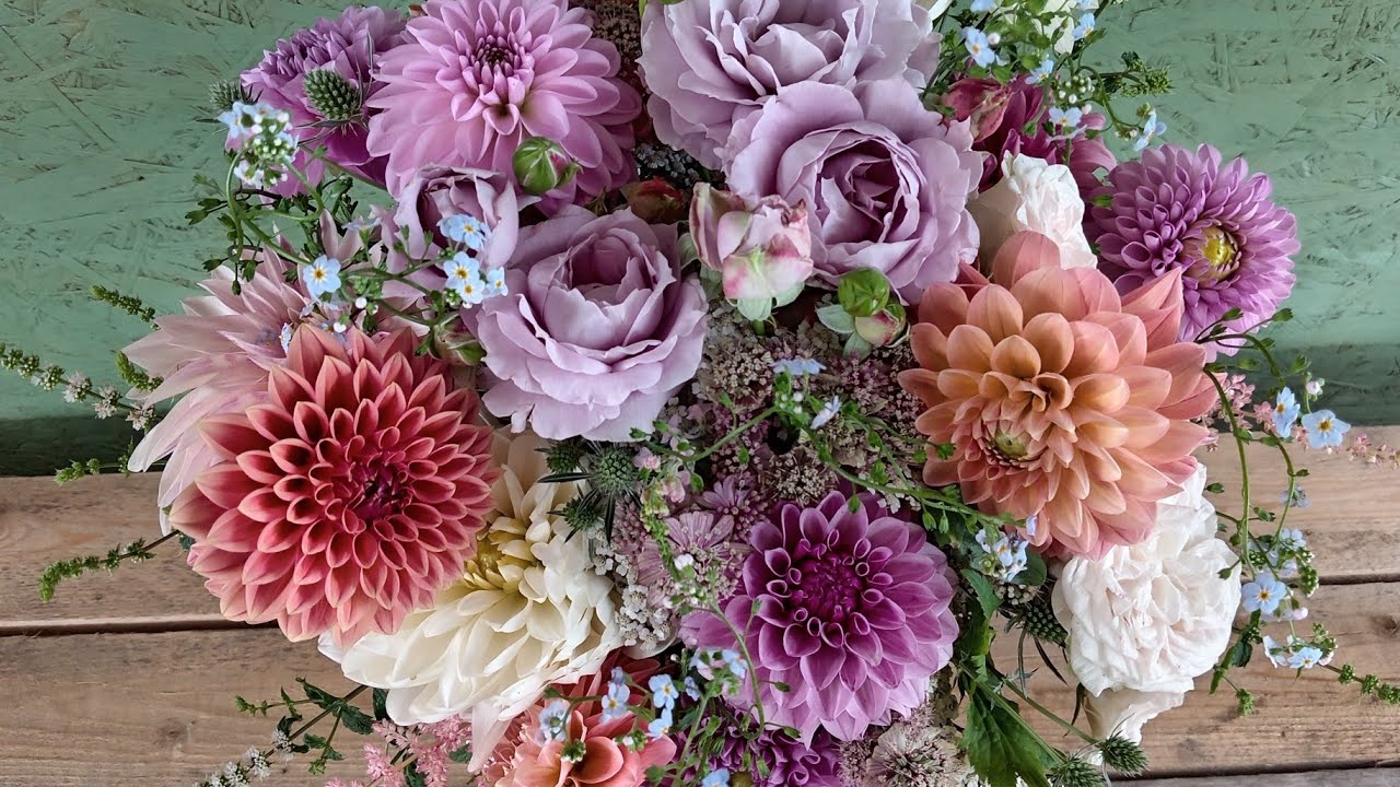 Dahlia garden bouquet/ Daalia kukkakimppu